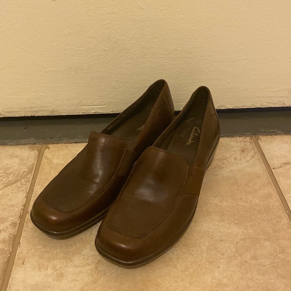 Clarks Brown Tan Leather 10M Heeled Loafer